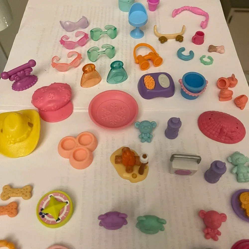 LPS - Littlest Pet Shop Accessories Lot